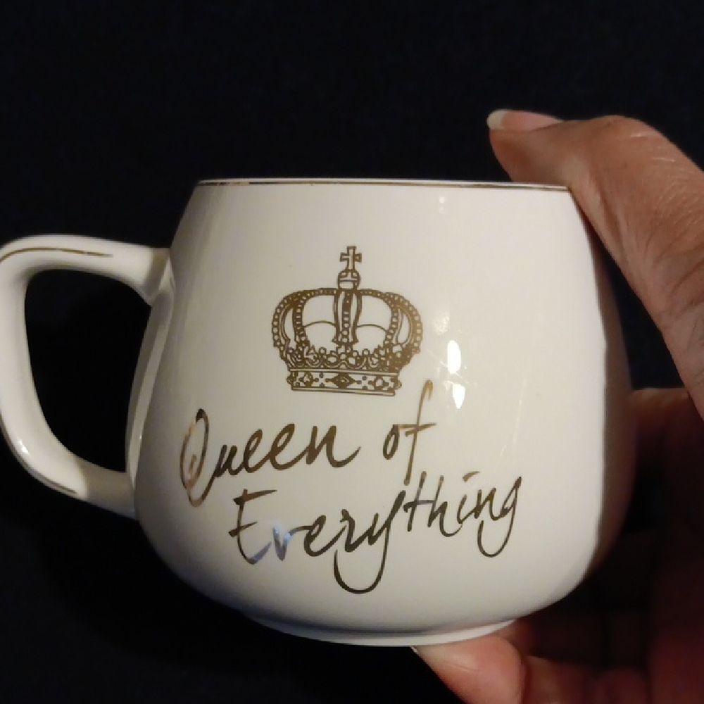 Queen of Everything Cream & Gold Mug